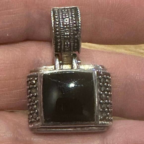 Vintage Sterling Silver Pendant w/ Domed Black Onyx Stone - Picture 4 of 5